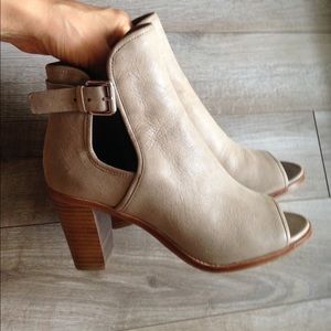 Donald J Pliner Softest beautiful leather booties.